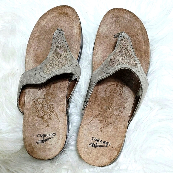 Dansko Shoes - Dansko Flatbed T-strap Grey-Brown Tone Leather Sandals Size 38🌴